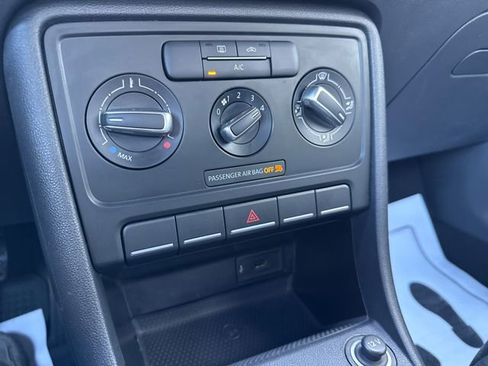 Used 2017 Volkswagen Beetle 1.8T S FWD image 29