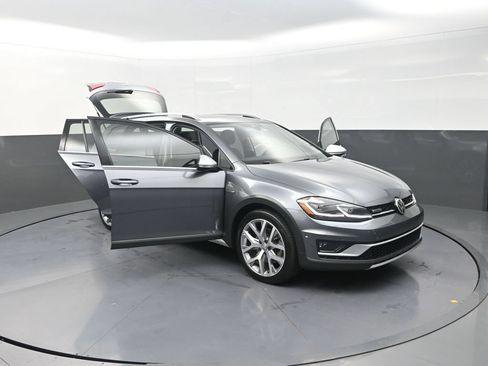 Used 2018 Volkswagen Golf Alltrack SEL AWD/4WD image 32