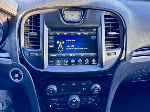 Used 2019 Chrysler 300 S image 13