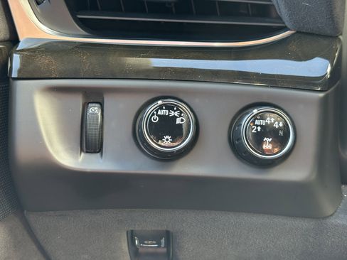 Used 2020 Cadillac Escalade Platinum image 32