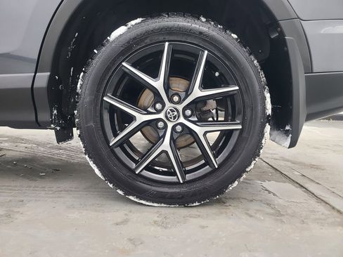 Used 2017 Toyota RAV4 SE image 10