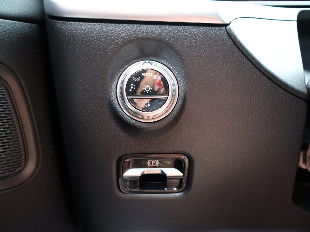 Used 2025 Mercedes-Benz C 300 4MATIC Sedan image 34