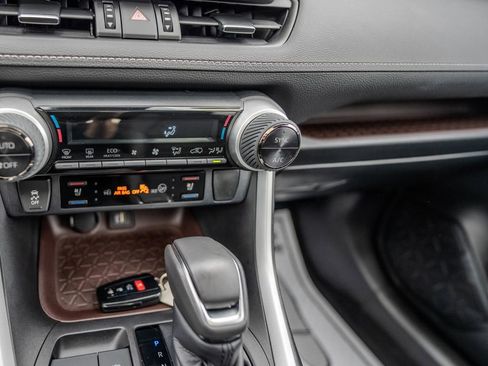 Used 2023 Toyota RAV4 Limited image 17