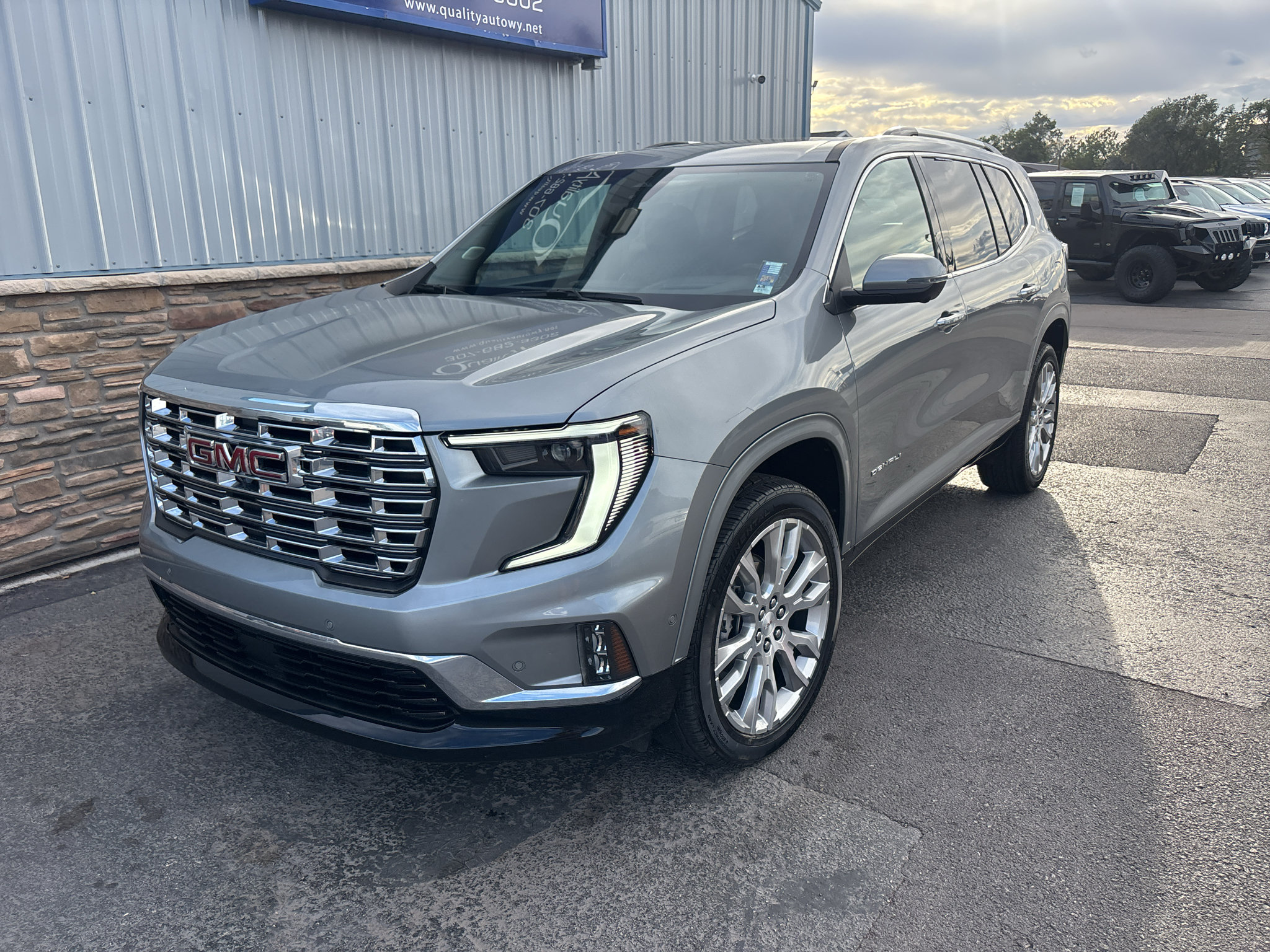 Used 2024 GMC Acadia Denali w/ Super Cruise Package AWD/4WD image 2