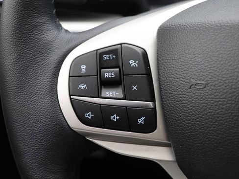 Used 2022 Ford Explorer XLT w/ Equipment Group 202A image 20