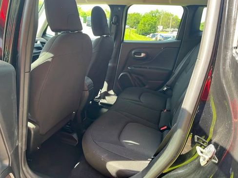 Used 2023 Jeep Renegade Latitude AWD/4WD image 10