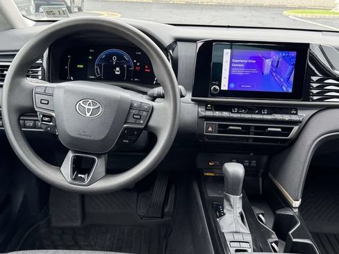 Used 2025 Toyota Camry LE FWD image 33