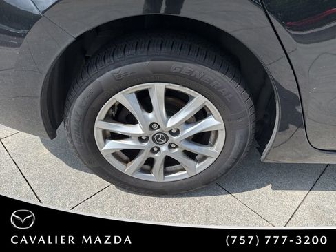 Used 2018 MAZDA MAZDA3 Sport w/ Preferred Equipment Package FWD image 20
