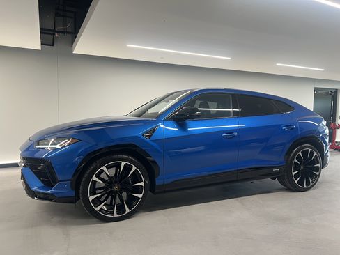 Used 2023 Lamborghini Urus S AWD/4WD image 3