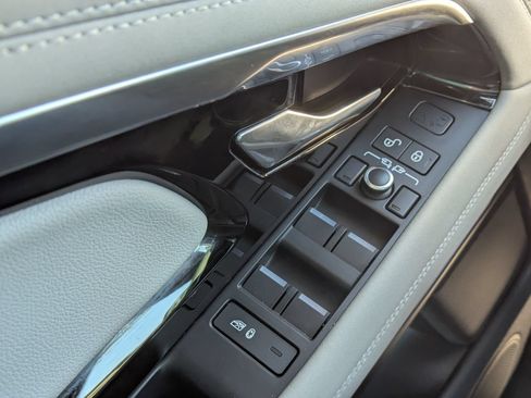 Used 2020 Land Rover Range Rover Evoque First Edition AWD/4WD image 31