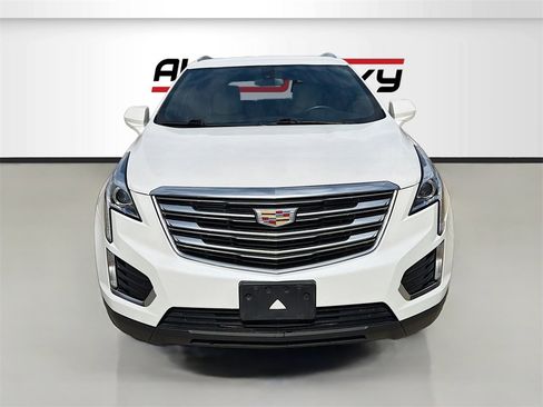 Used 2019 Cadillac XT5 FWD image 2