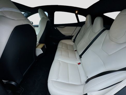 Used 2020 Tesla Model S Long Range Plus image 16
