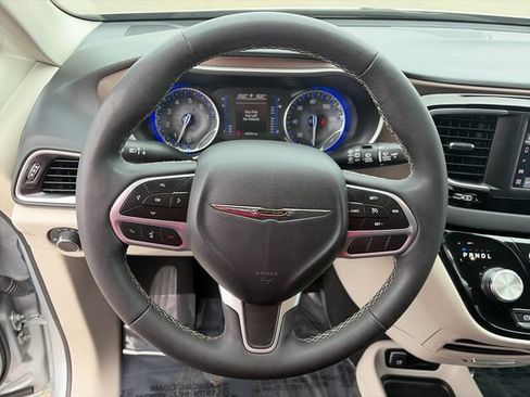 Used 2023 Chrysler Voyager LX FWD image 28