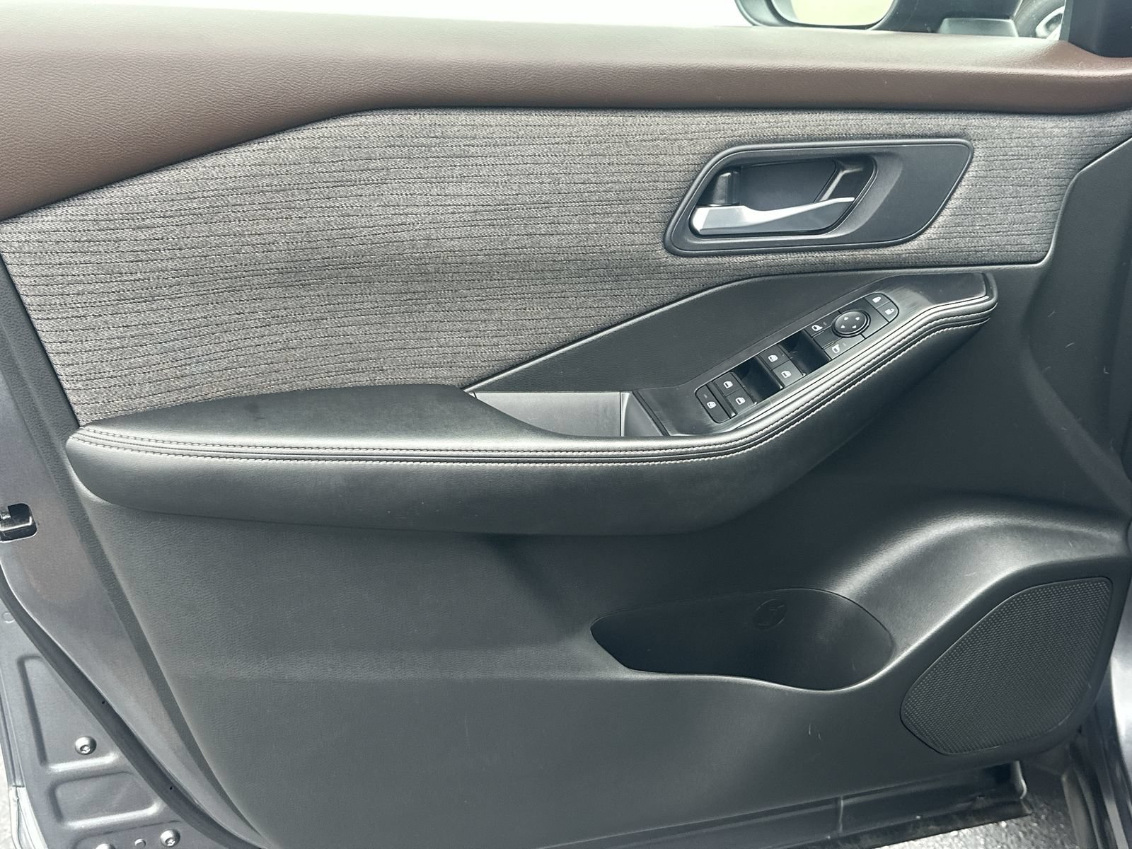Used 2023 Nissan Rogue SV AWD/4WD image 14
