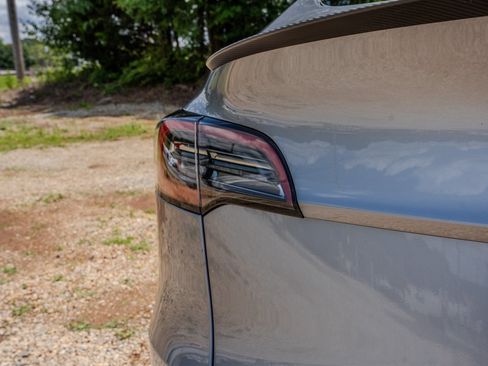 Used 2024 Tesla Model Y Performance AWD/4WD image 10