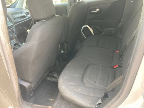 Used 2019 Jeep Renegade Latitude w/ Cold Weather Group AWD/4WD image 29