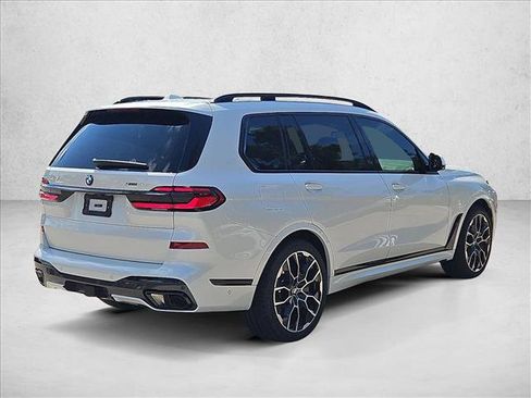 Used 2025 BMW X7 xDrive40i w/ M Sport Package AWD/4WD image 5