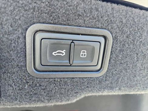 Used 2022 Audi S8 TFSI quattro Tiptronic image 18