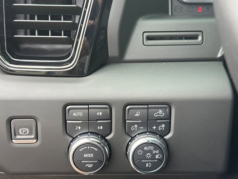 Certified 2023 GMC Sierra 1500 AT4 w/ AT4 Premium Package AWD/4WD image 21
