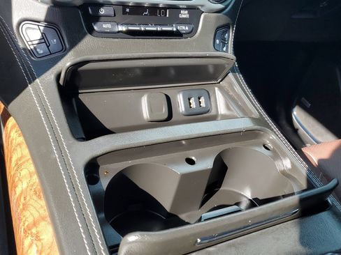 Used 2020 Chevrolet Tahoe Premier w/ Premier Plus Edition RWD image 23