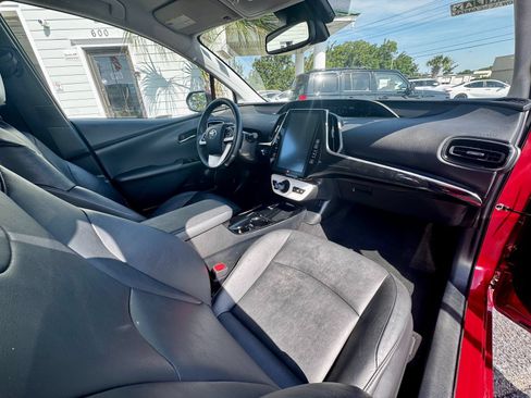 Used 2017 Toyota Prius Prime Advanced FWD image 9