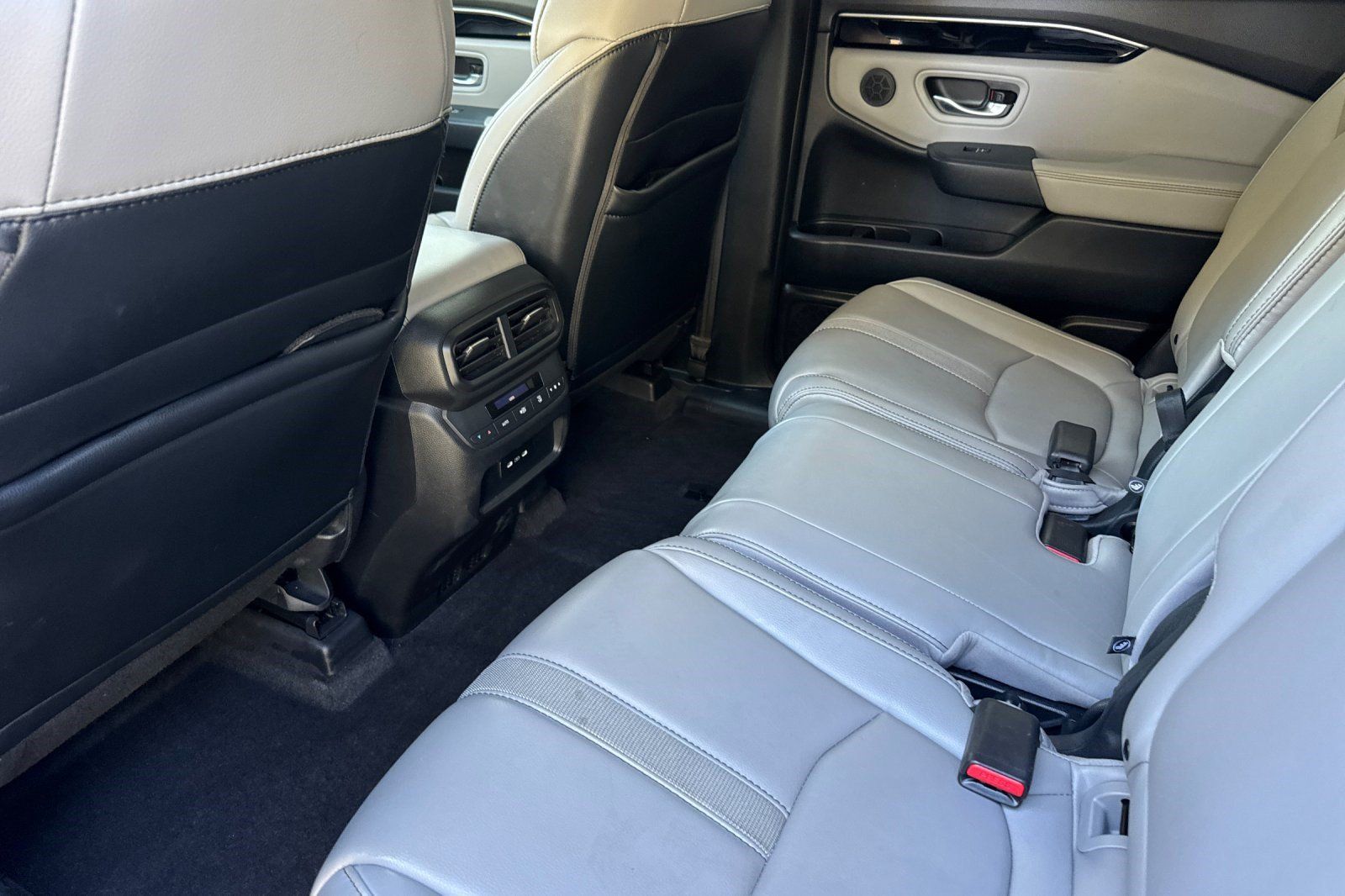 Used 2025 Honda Pilot EX-L image 29