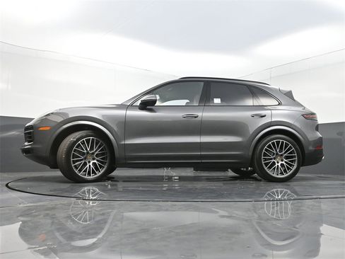 Used 2022 Porsche Cayenne S image 29