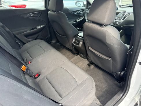 Used 2017 Chevrolet Malibu LT FWD image 10