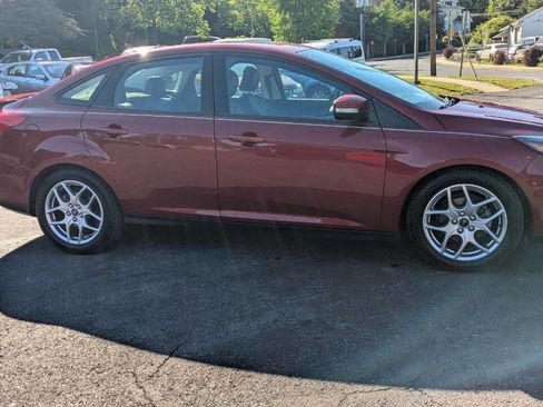 Used 2015 Ford Focus SE w/ Equipment Group 201A FWD image 21