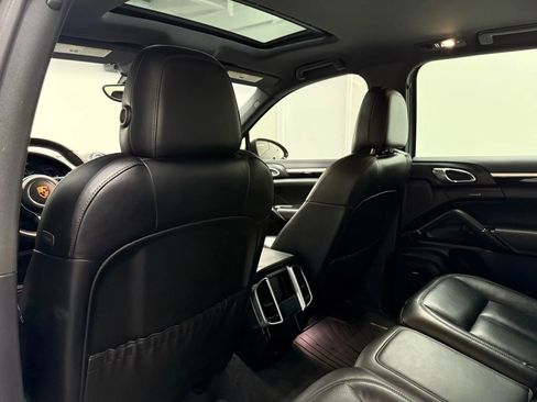 Used 2018 Porsche Cayenne Platinum Edition image 14