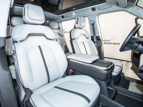 Used 2023 Rivian R1S Adventure image 48