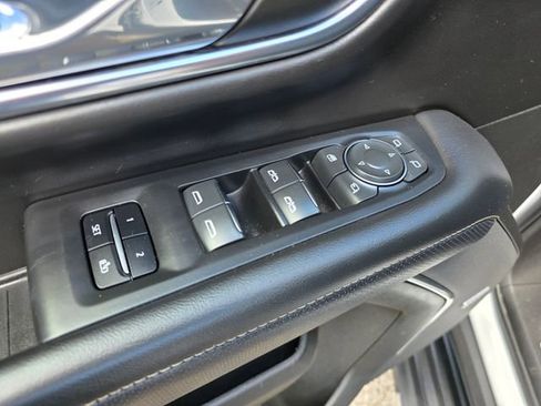 Used 2023 Chevrolet Suburban Premier AWD/4WD image 25