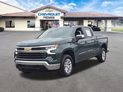 Used 2025 Chevrolet Silverado 1500 LT w/ Convenience Package II RWD image 4