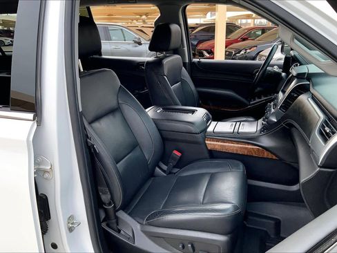 Used 2020 Chevrolet Suburban Premier image 8