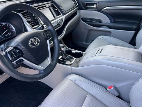 Certified 2019 Toyota Highlander Limited w/ Carpet Mat Package (TMS) AWD/4WD image 12