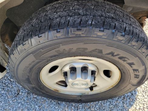 Used 2017 Chevrolet Express 2500 image 9