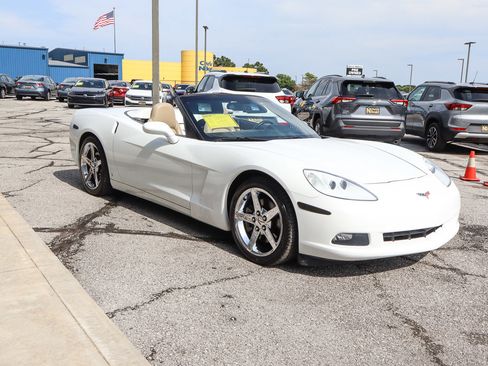 Used 2008 Chevrolet Corvette Convertible w/ Preferred Equipment Group RWD image 3