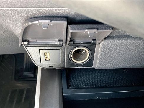 Used 2022 Toyota Camry SE FWD image 16