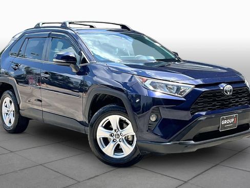 Used 2020 Toyota RAV4 XLE w/ Convenience Package FWD image 3