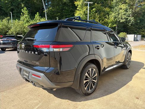 Used 2026 Nissan Pathfinder Platinum AWD/4WD image 4