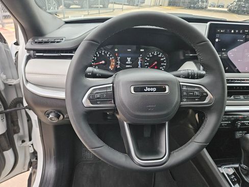 Used 2025 Jeep Compass Limited image 18