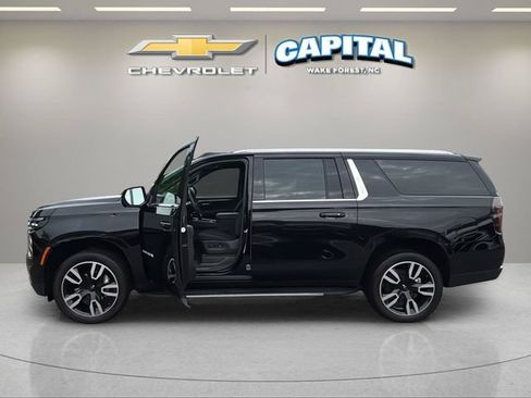 Used 2026 Chevrolet Suburban LS RWD image 9