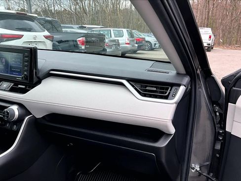 Certified 2022 Toyota RAV4 XLE Premium AWD/4WD image 18
