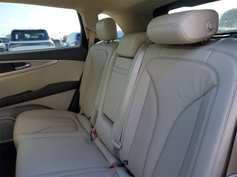 Used 2019 Lincoln Nautilus Select image 12