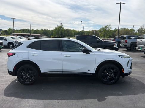 Used 2025 Buick Envision Sport Touring image 2