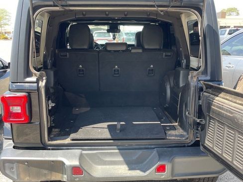 Used 2021 Jeep Wrangler Unlimited Sahara w/ Cold Weather Group AWD/4WD image 8