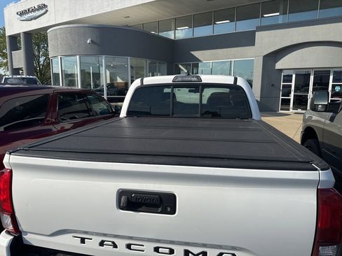 Used 2019 Toyota Tacoma SR w/ SR Convenience Package image 4