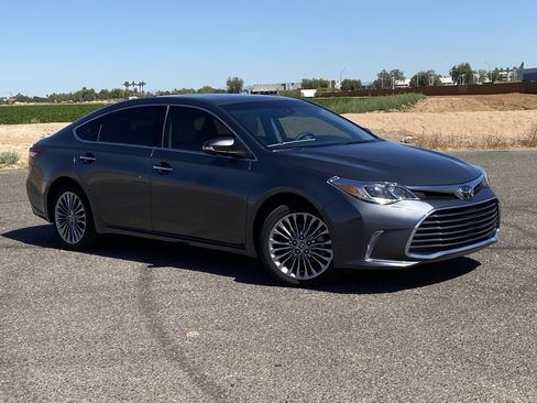 Used 2016 Toyota Avalon Limited w/ Toyota Safety Sense Package image 31