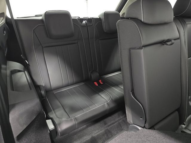 Used 2023 Volkswagen Tiguan SE FWD image 14