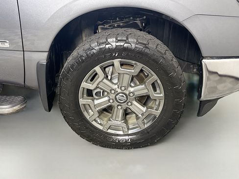Used 2019 Nissan Titan SL w/ Chrome Package AWD/4WD image 32